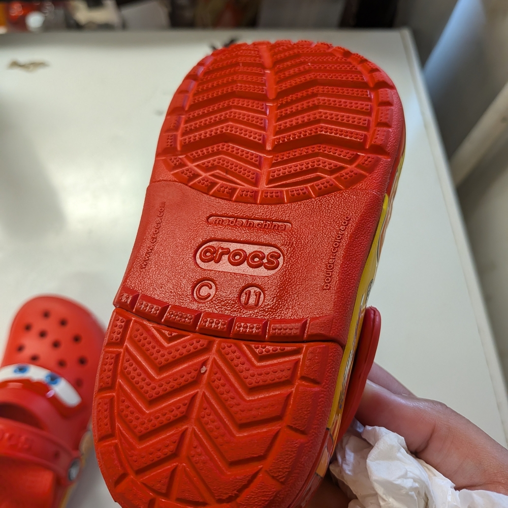 Kids Red Character Clogs - Picture 5 of 6